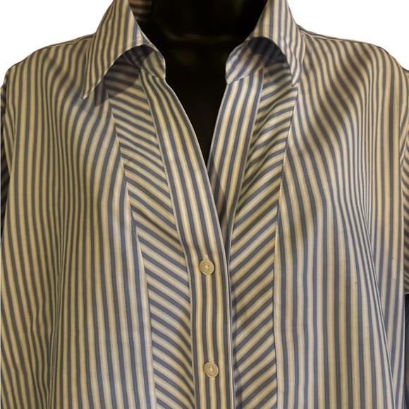 Gold Label Investments blouse - Picture 2 of 4